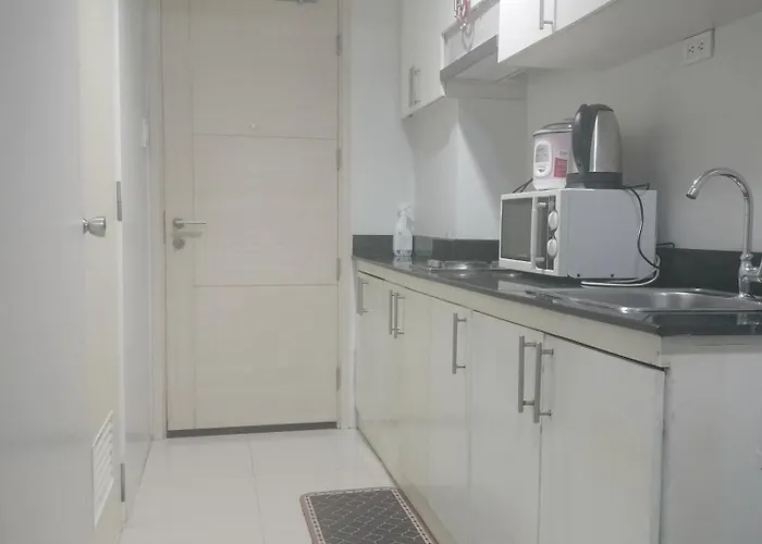 Glenda Place Aurum At Sea Residences Apartment Manila